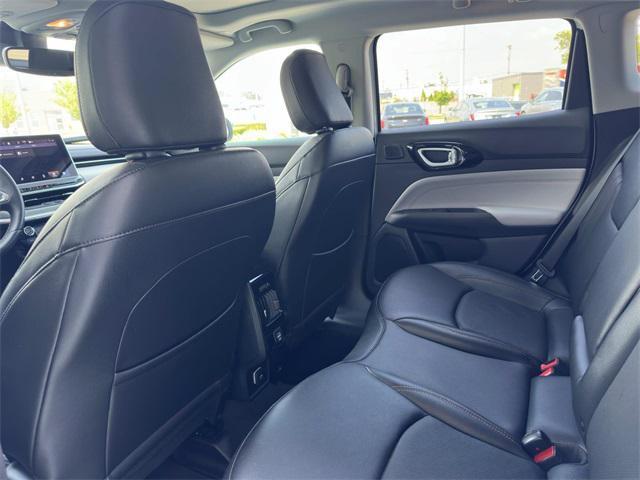 Photo of 2022 Bright White Clearcoat Jeep Compass