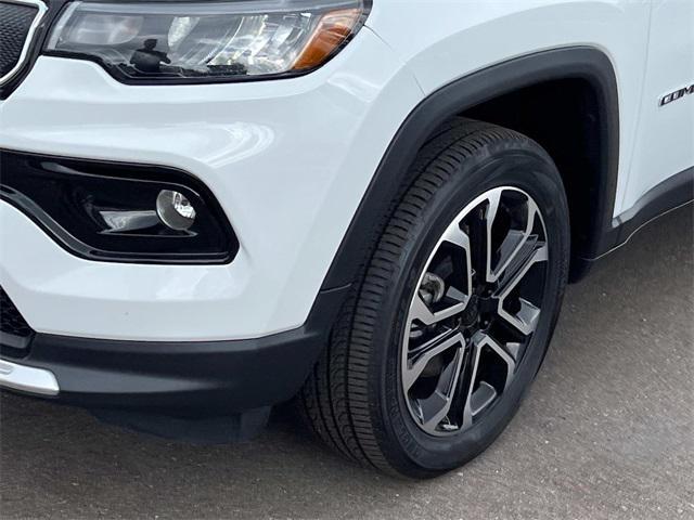Photo of 2022 Bright White Clearcoat Jeep Compass