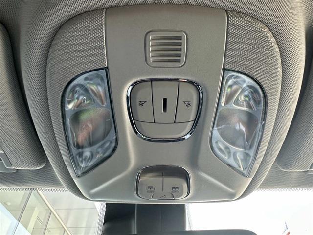 Photo of 2022 Bright White Clearcoat Jeep Compass