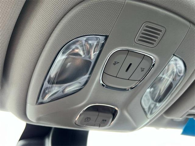 Photo of 2022 Bright White Clearcoat Jeep Compass