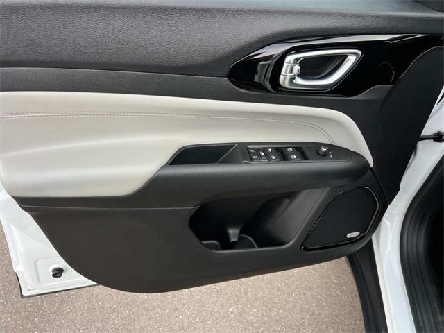 Photo of 2022 Bright White Clearcoat Jeep Compass