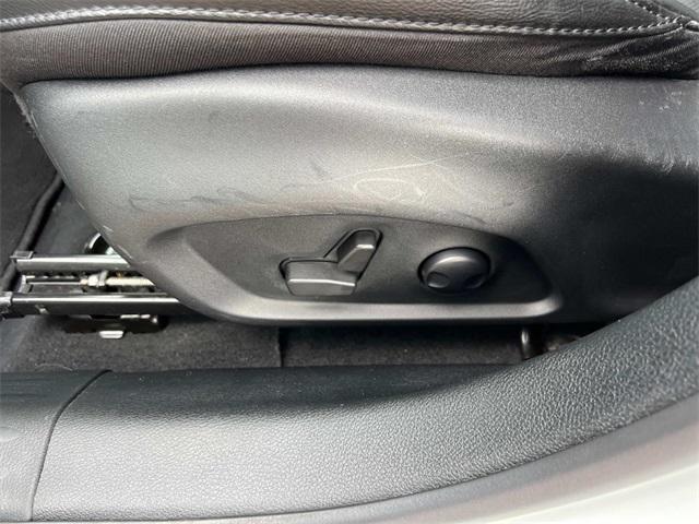 Photo of 2022 Bright White Clearcoat Jeep Compass