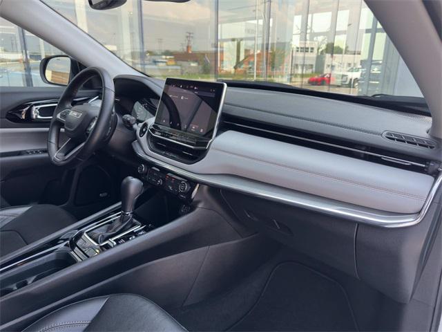 Photo of 2022 Bright White Clearcoat Jeep Compass