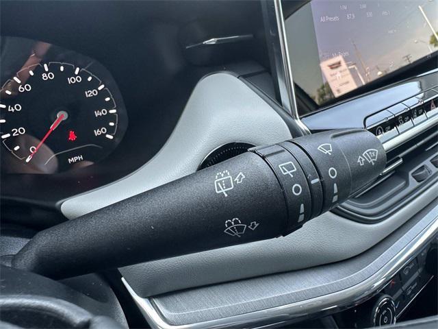 Photo of 2022 Bright White Clearcoat Jeep Compass