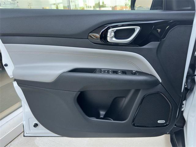 Photo of 2022 Bright White Clearcoat Jeep Compass