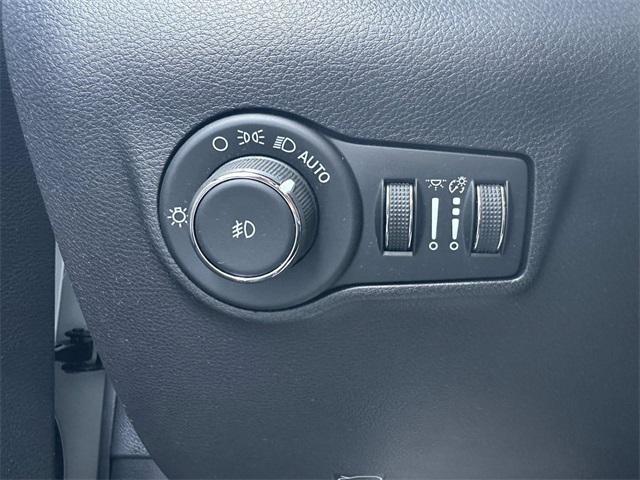 Photo of 2022 Bright White Clearcoat Jeep Compass