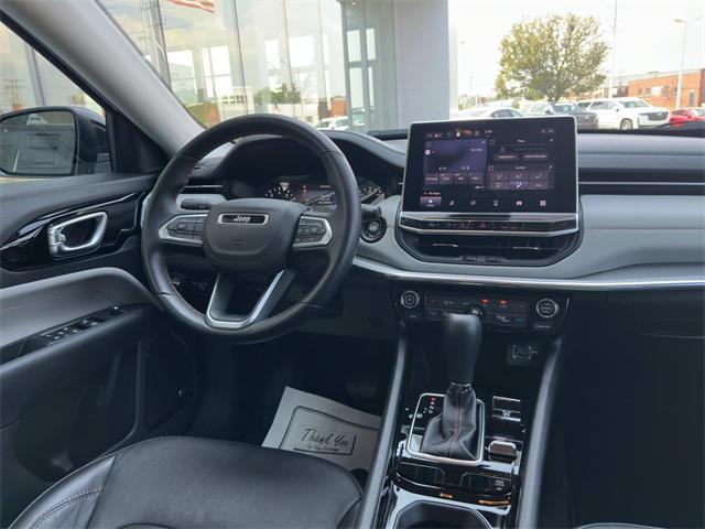 Photo of 2022 Bright White Clearcoat Jeep Compass