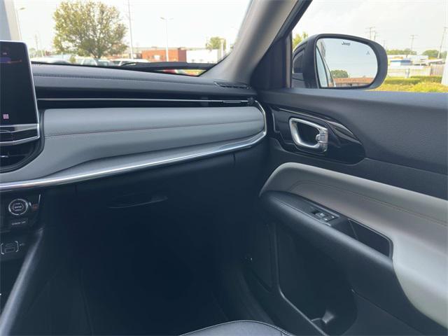 Photo of 2022 Bright White Clearcoat Jeep Compass