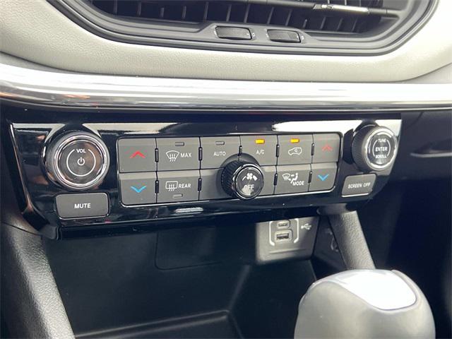 Photo of 2022 Bright White Clearcoat Jeep Compass