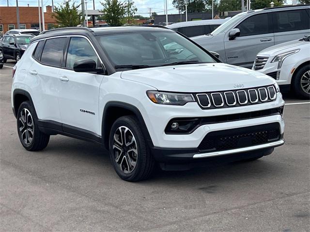 Photo of 2022 Bright White Clearcoat Jeep Compass
