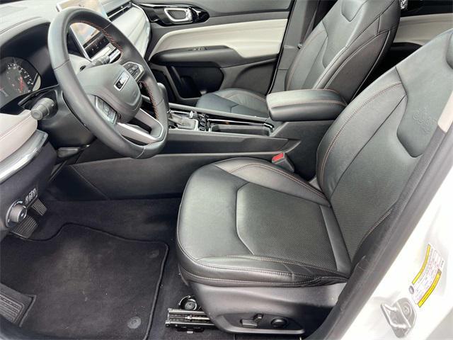 Photo of 2022 Bright White Clearcoat Jeep Compass