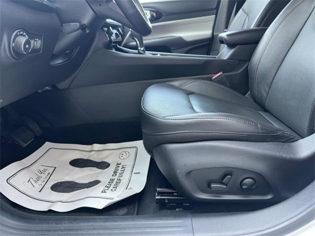 Photo of 2022 Bright White Clearcoat Jeep Compass