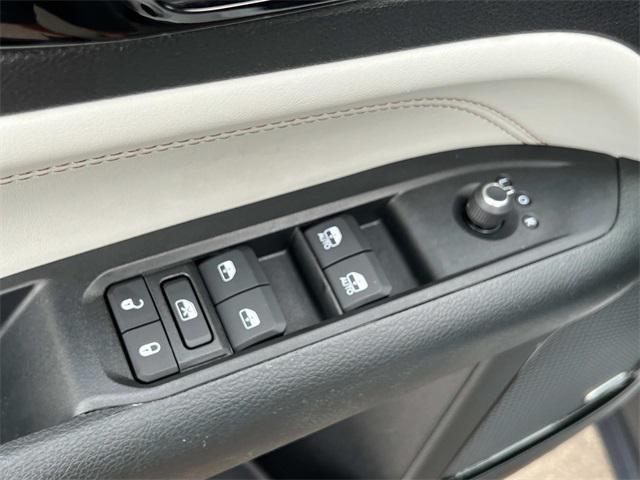Photo of 2022 Bright White Clearcoat Jeep Compass