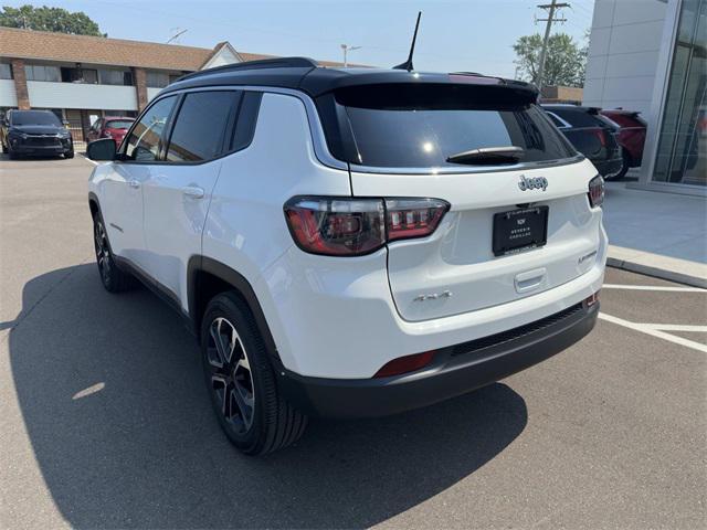 Photo of 2022 Bright White Clearcoat Jeep Compass