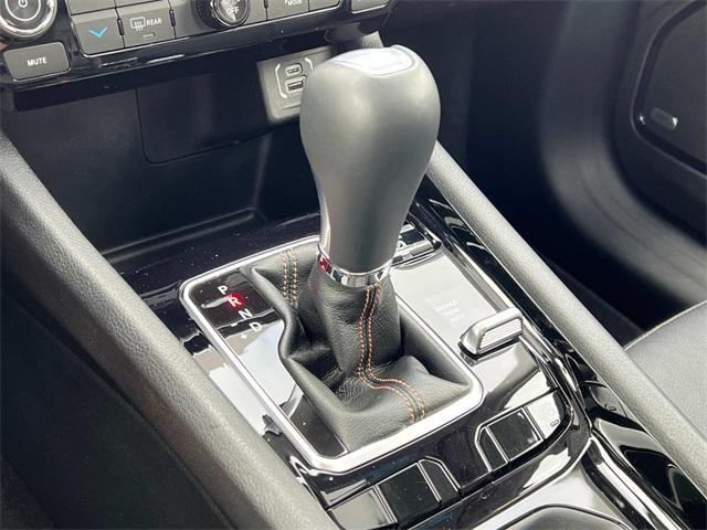 Photo of 2022 Bright White Clearcoat Jeep Compass