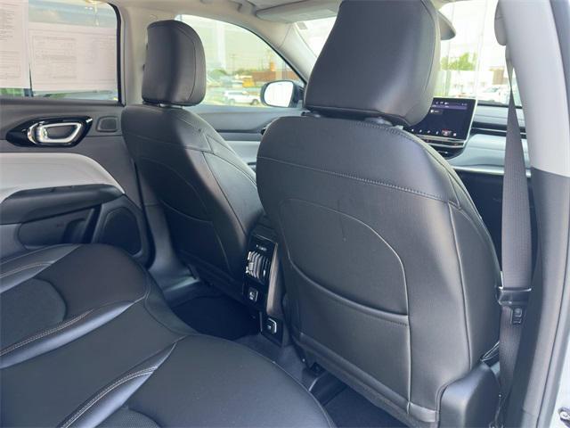 Photo of 2022 Bright White Clearcoat Jeep Compass