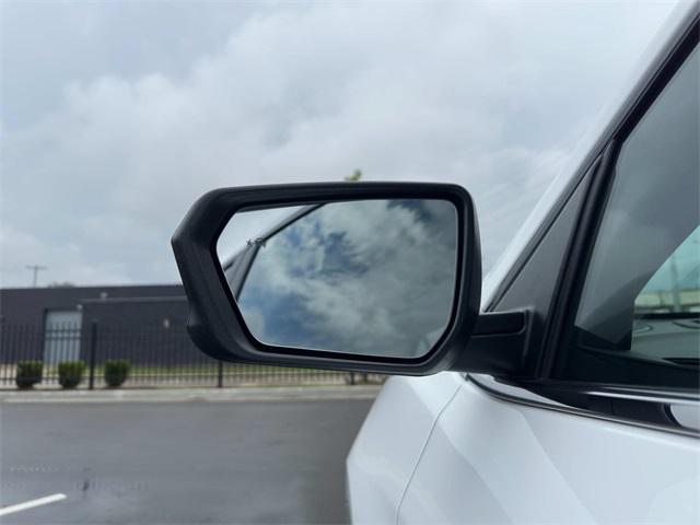 Photo of 2023 Summit White Chevrolet Equinox
