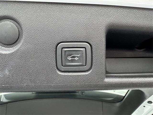 Photo of 2023 Summit White Chevrolet Equinox
