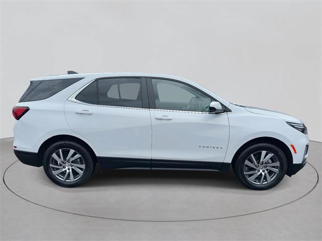 Photo of 2023 Summit White Chevrolet Equinox