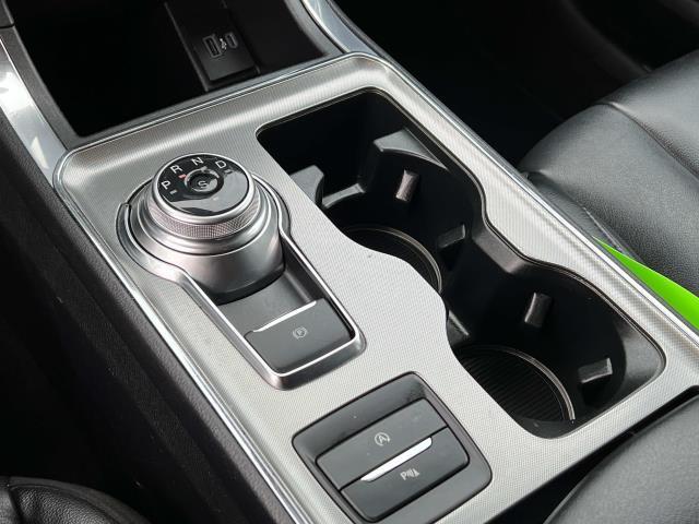 Photo of 2022 Silver Metallic Ford Edge