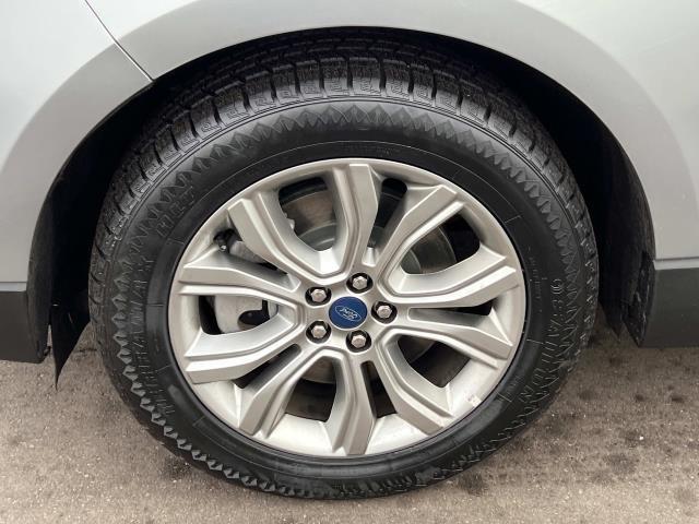Photo of 2022 Silver Metallic Ford Edge