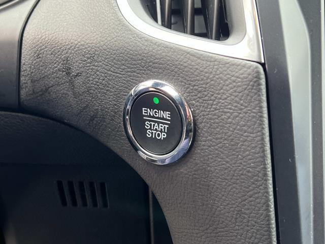Photo of 2022 Silver Metallic Ford Edge