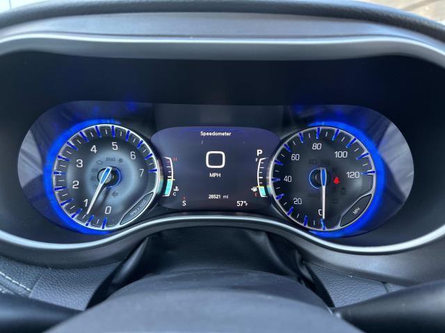 Photo of 2022 Bright White Clearcoat Chrysler Pacifica