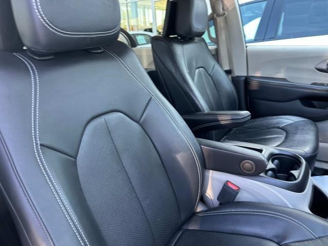 Photo of 2022 Bright White Clearcoat Chrysler Pacifica