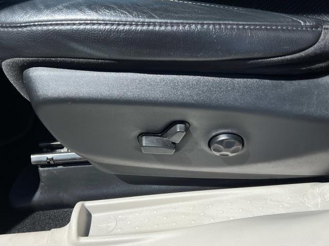 Photo of 2022 Bright White Clearcoat Chrysler Pacifica