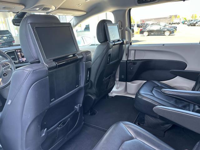 Photo of 2022 Bright White Clearcoat Chrysler Pacifica