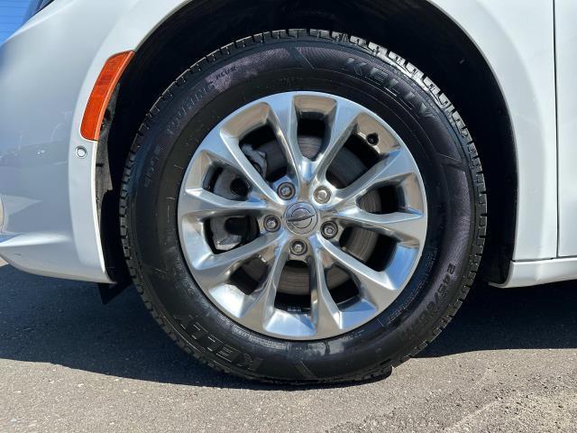 Photo of 2022 Bright White Clearcoat Chrysler Pacifica