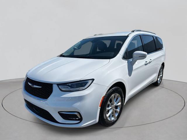 Photo of 2022 Bright White Clearcoat Chrysler Pacifica