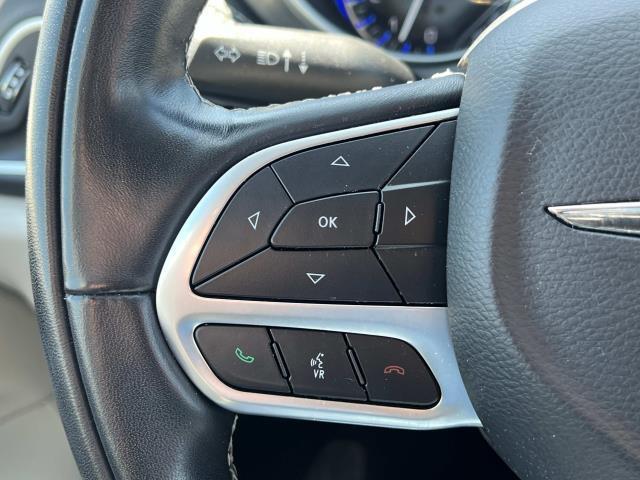 Photo of 2022 Bright White Clearcoat Chrysler Pacifica