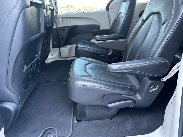 Photo of 2022 Bright White Clearcoat Chrysler Pacifica