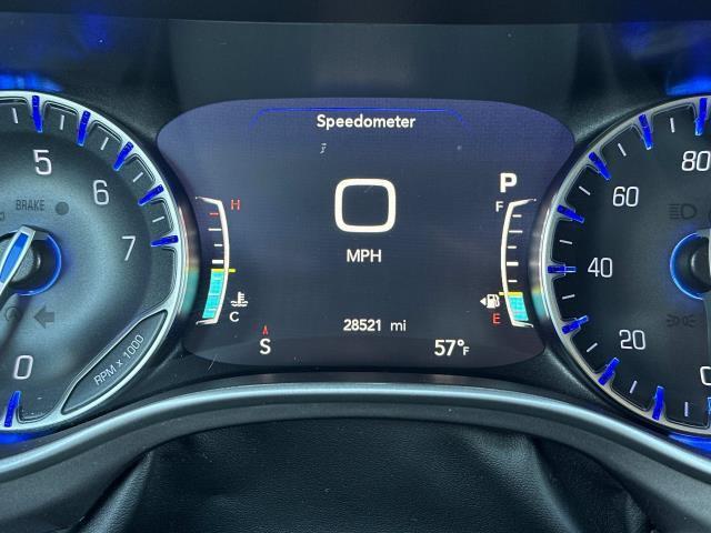 Photo of 2022 Bright White Clearcoat Chrysler Pacifica