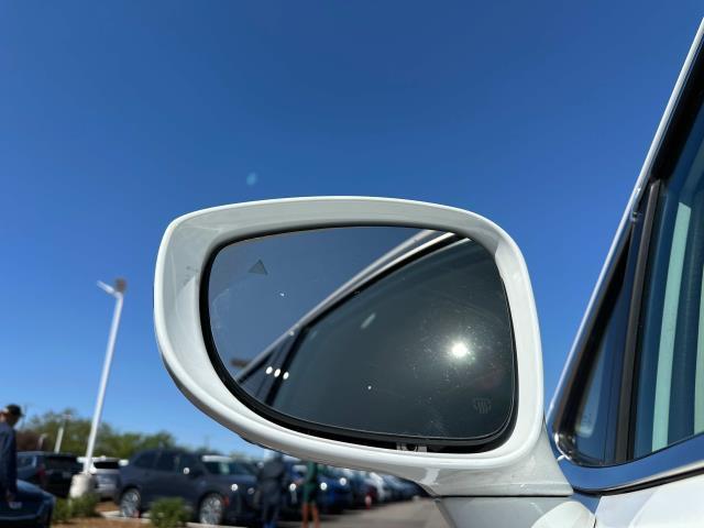 Photo of 2022 Bright White Clearcoat Chrysler Pacifica