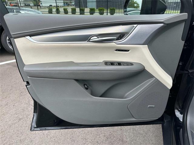 Photo of 2022 Stellar Black Metallic Cadillac XT5