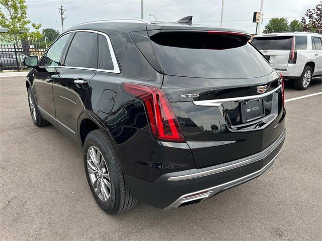 Photo of 2022 Stellar Black Metallic Cadillac XT5