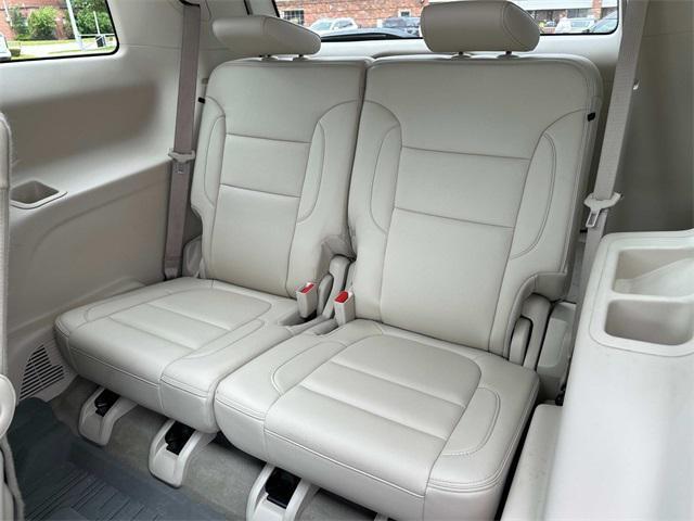 Photo of 2022 Cayenne Red Tintcoat GMC Acadia