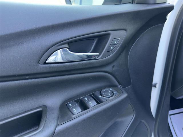 Photo of 2023 Summit White Chevrolet Equinox