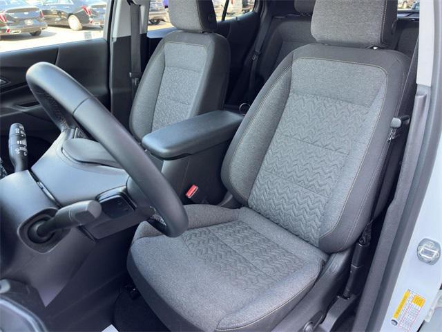 Photo of 2023 Summit White Chevrolet Equinox