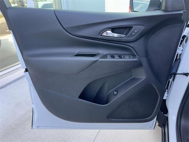Photo of 2023 Summit White Chevrolet Equinox