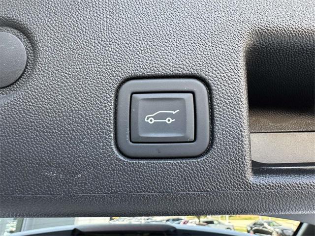 Photo of 2023 Summit White Chevrolet Equinox