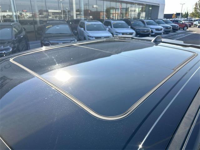 Photo of 2021 Diamond Black Crystal Pearlcoat RAM 1500