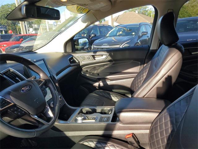 Photo of 2024 Black Metallic Ford Edge