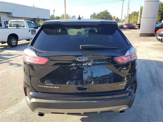 Photo of 2024 Black Metallic Ford Edge
