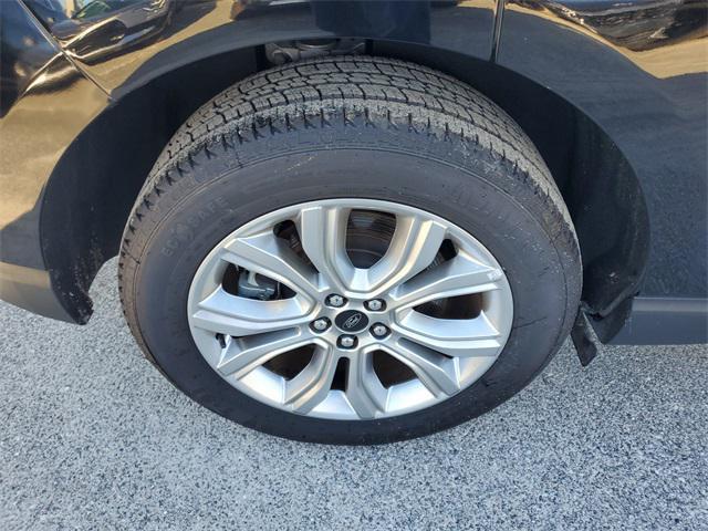 Photo of 2024 Black Metallic Ford Edge
