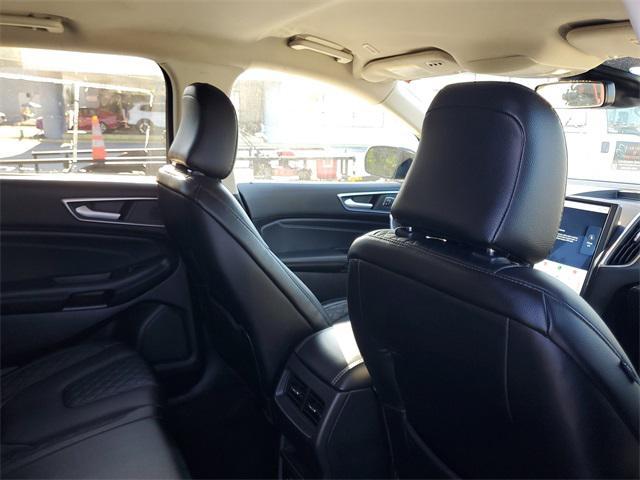 Photo of 2024 Black Metallic Ford Edge