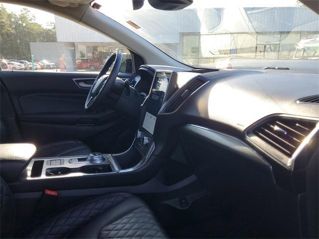 Photo of 2024 Black Metallic Ford Edge