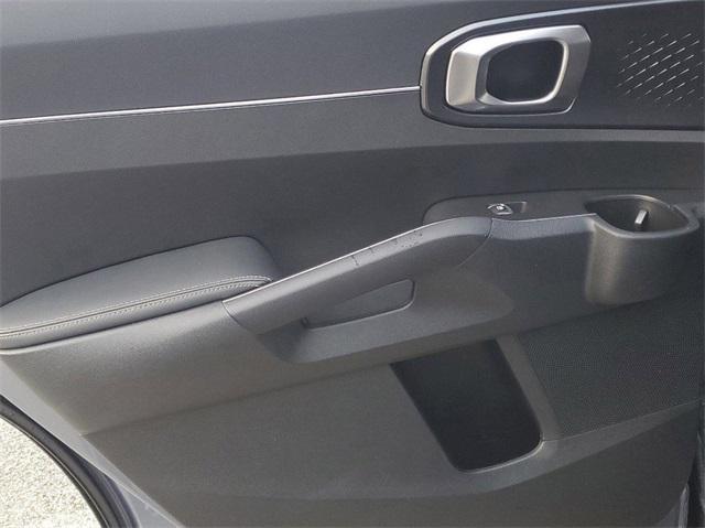 Photo of 2025 White Pearl Kia Sorento